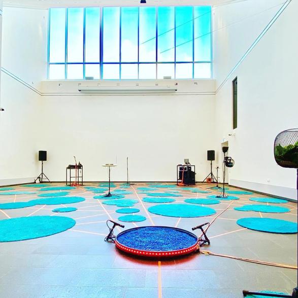 Vom 24.–28. November verwandelt das Kollektiv Nistplatz die Mühlehalde in ein lebendiges Theaterhaus. Schulklassen erleben Workshops, Vorstellungen und echte Bühnenmomente.