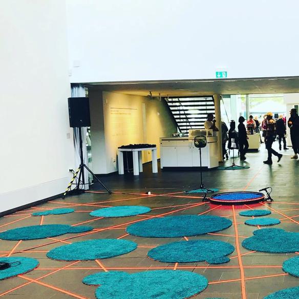 Vom 24.–28. November verwandelt das Kollektiv Nistplatz die Mühlehalde in ein lebendiges Theaterhaus. Schulklassen erleben Workshops, Vorstellungen und echte Bühnenmomente.