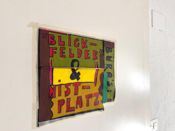 Präsenz markiert: Das Logo auf der Fahne des Nistplatz an der Mühlehalde.