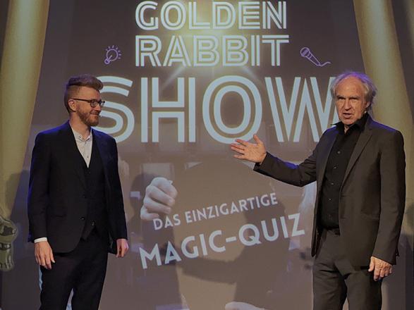 Was ihn auszeichnet, ist seine Authentizität: Auf der Bühne trägt er keine Maske. «Ich bleibe Tino – ein Bündner in Zürich, der seine Passion mit anderen teilt.»